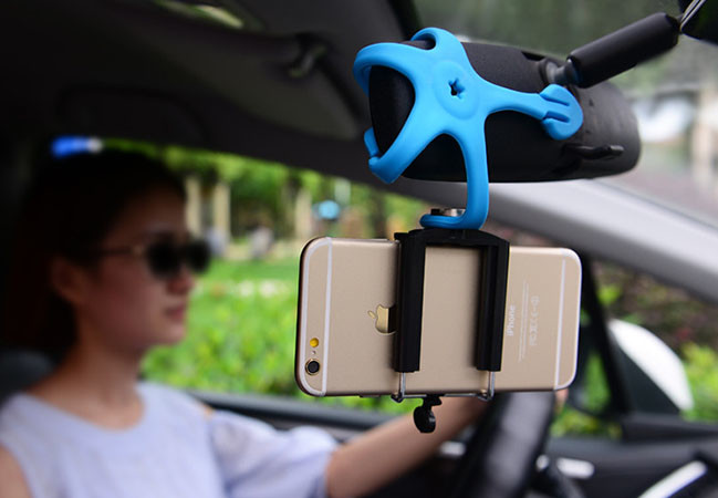stativ a držák na mobil - Octopus v autě
